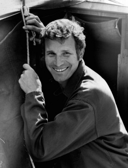 M*A*S*H TV show on CBS: Wayne Rogers dead at 82; Trapper John actor, dead at 82 (canceled or renewed?)