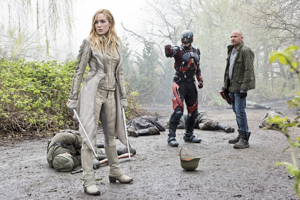 DC's Legends of Tomorrow --"Legendary"-- Image LGN116a_0175b.jpg -- Pictured (L-R): Caity Lotz as Sara Lance/White Canary, Brandon Routh as Ray Palmer/Atom and Dominic Purcell as Mick Rory/Heat Wave -- Photo: Dean Buscher/The CW -- © 2016 The CW Network, LLC. All Rights Reserved.