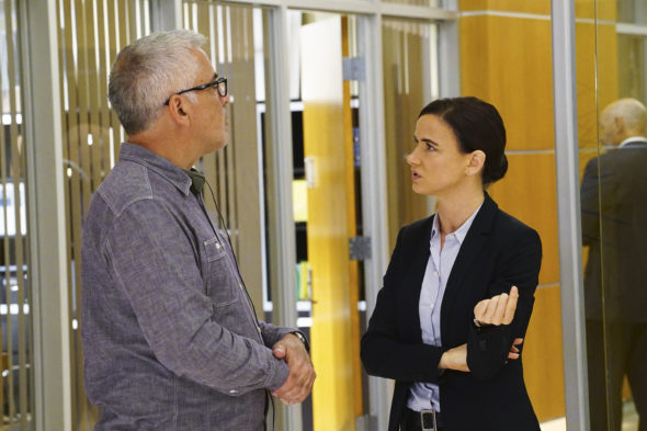 Secrets and Lies TV show on ABC: season 2 behind scenes photos (canceled or renewed?).