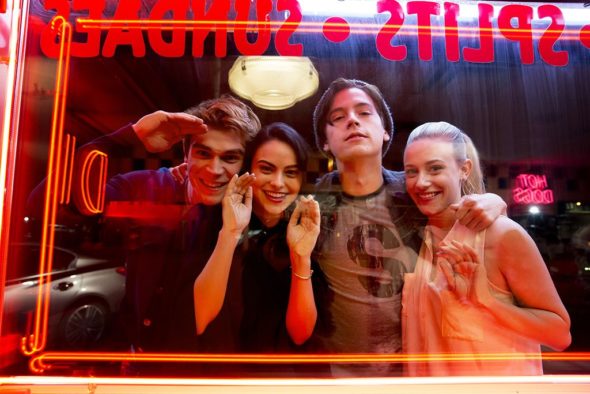 Riverdale TV show on The CW: canceled or season 2? (release date)