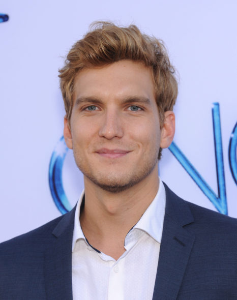 David Hull and Scott Michael Foster promoted to series regulars in Crazy Ex-Girlfriend TV show on The CW: season 3 (canceled or renewed?)