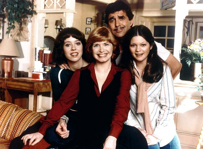 One Day At A Time Norman Lear And Surviving Cbs Sitcom Cast To Reunite Canceled Renewed Tv Shows Tv Series Finale