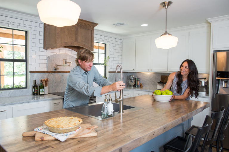 Fixer Upper:Chip and Joanna Gaines Return for a Fourth Season ...