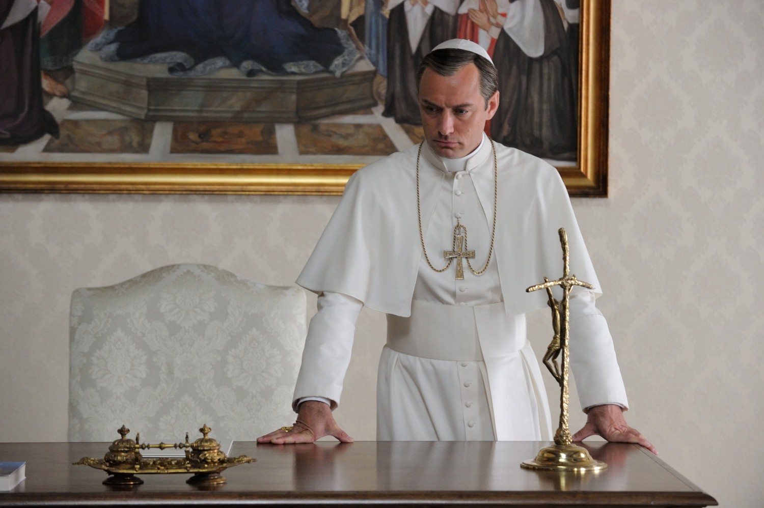 Pat Consumeren financiën The Young Pope: HBO Sets Premiere Date for Jude Law Drama - canceled +  renewed TV shows - TV Series Finale