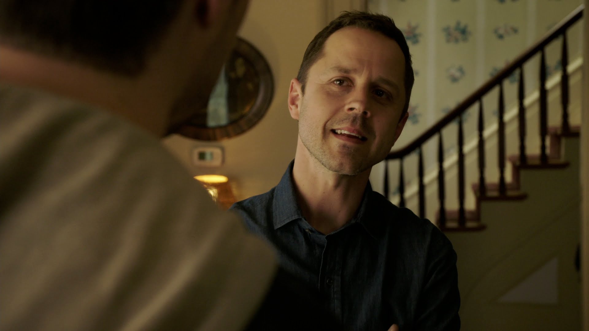 Sneaky Pete: New Amazon Series Launches in January (Video) - canceled