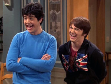 Drake and Josh: Josh Peck Returns to the Sitcom House, Reunites with