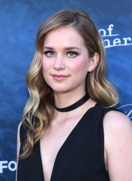 You: Elizabeth Lail (Once Upon a Time) to Star in Lifetime Drama Series ...