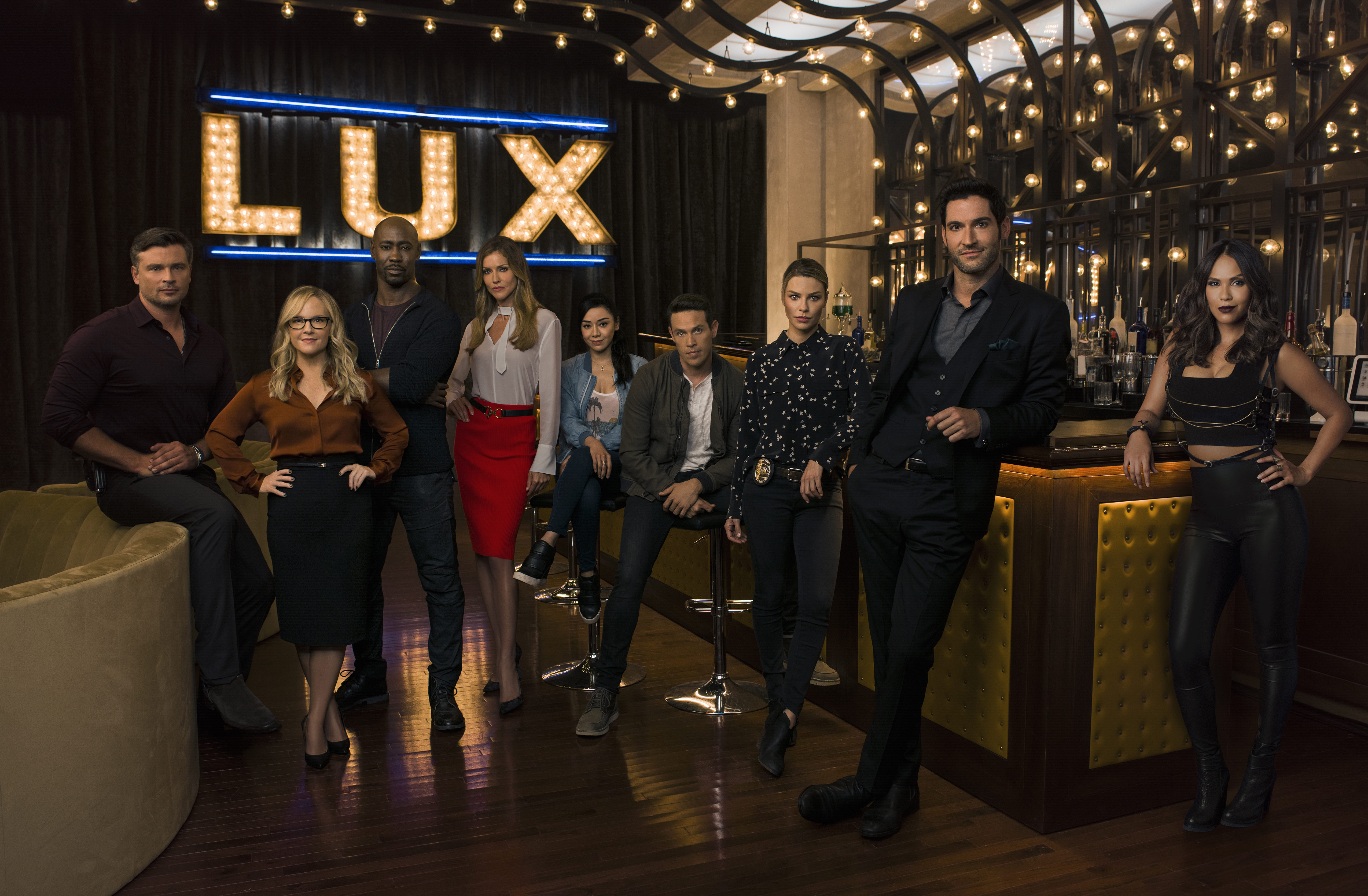 Lucifer Cast Netflix s Lucifer Cute Pictures Of The Cast Together 