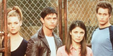 Roswell: Series Reboot in the Works at The CW - canceled + renewed TV ...