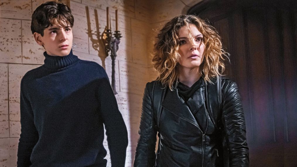 begynde sindsyg Tak Gotham: Why Camren Bicondova Was Replaced as Catwoman for the Last Episode  (Video) - canceled + renewed TV shows - TV Series Finale