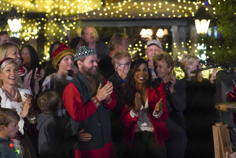 The Great Christmas Light Fight on ABC: cancelled? season 8? (release