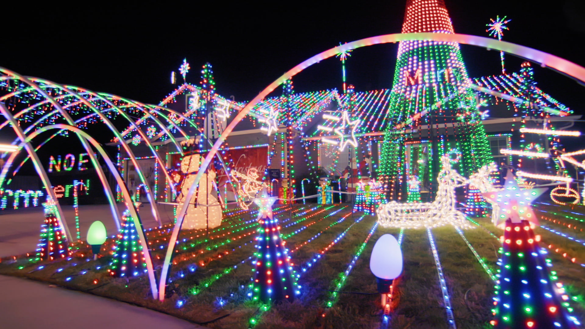 The Great Christmas Light Fight on ABC: cancelled? season nine? (release date) - canceled