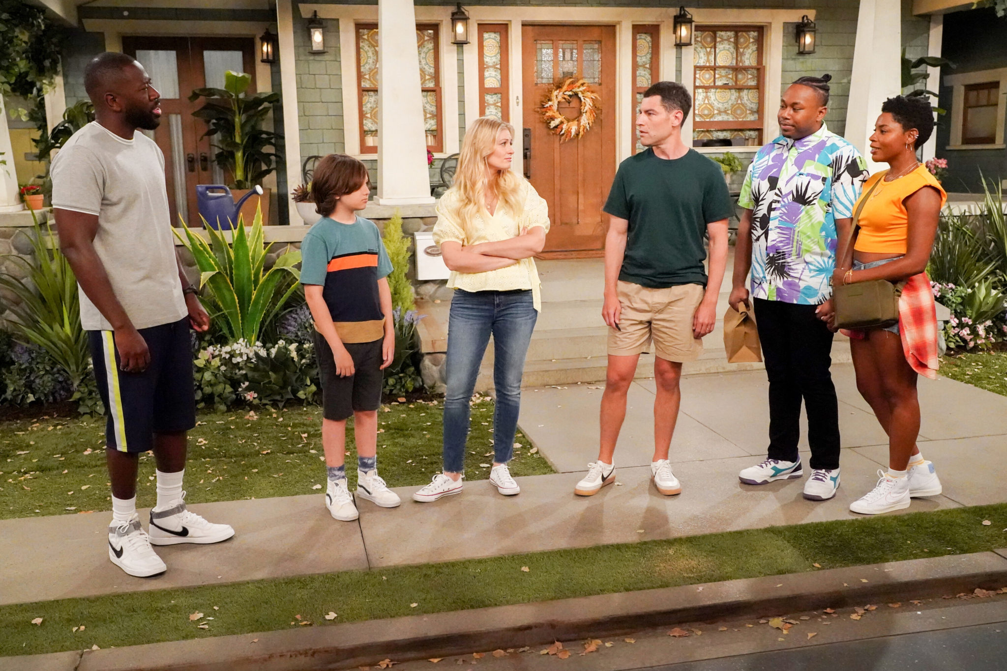 The Neighborhood on CBS: cancelled or season six? - canceled + renewed ...