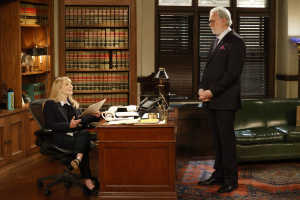 #Night Court: NBC Teases Sitcom Sequel Series Starring Melissa Rauch (Watch)