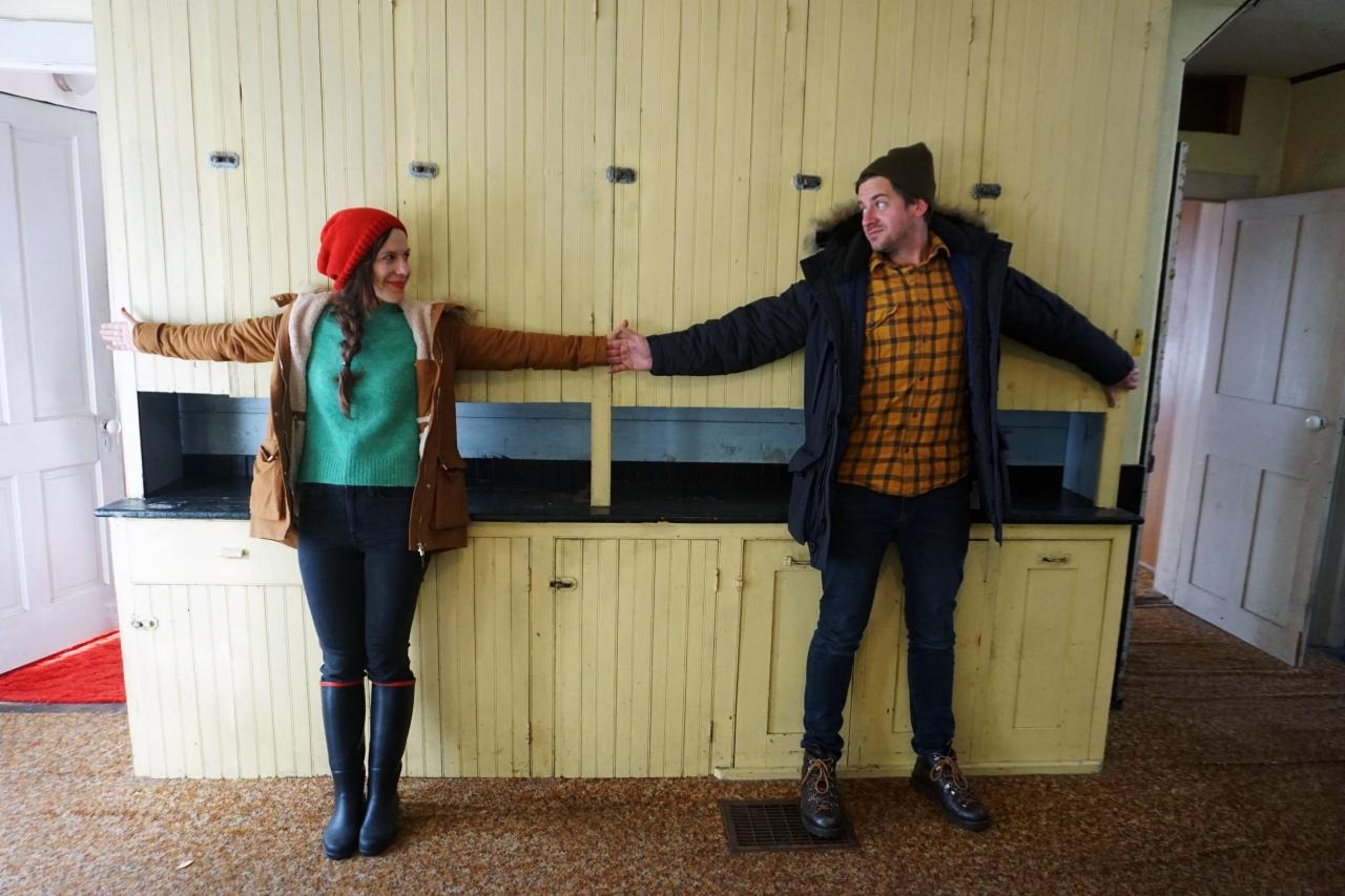 Cheap Old Houses: Ethan and Elizabeth Finkelstein to Guide Homebuyers in New HGTV Series - Vimarsana News